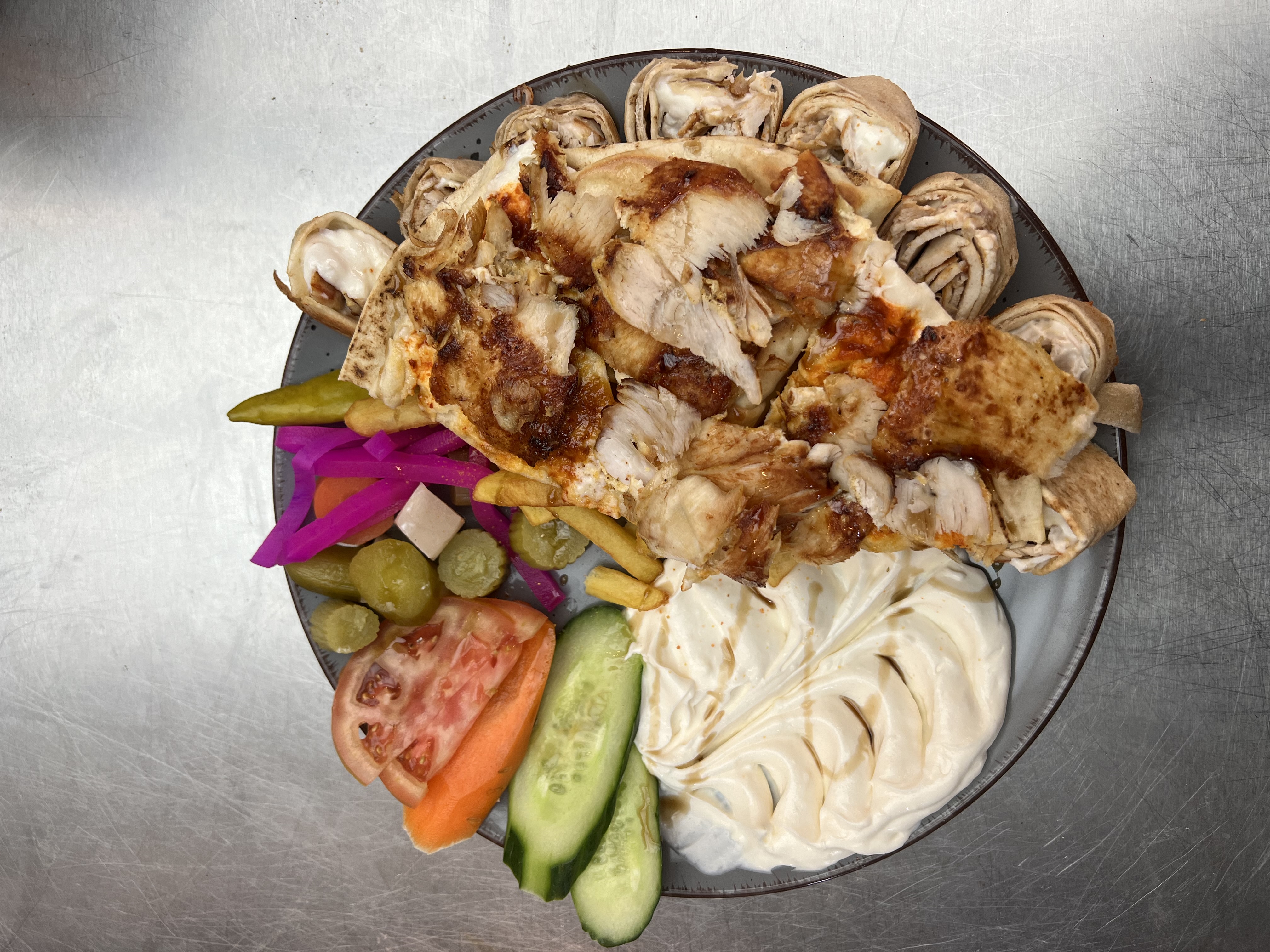 Arabische Shawarma Teller im Fladenbrot
