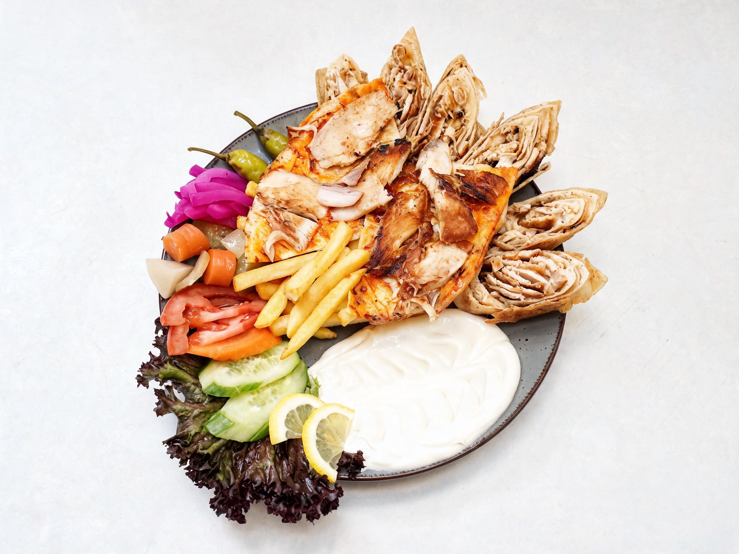 Arabische Shawarma Teller im Fladenbrot
