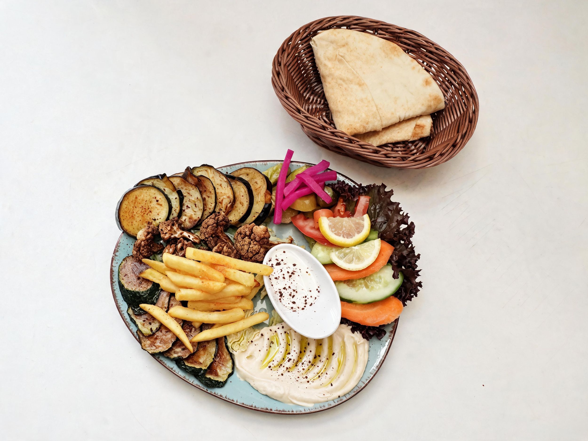 Frittierter Gemüseteller (Maqali)