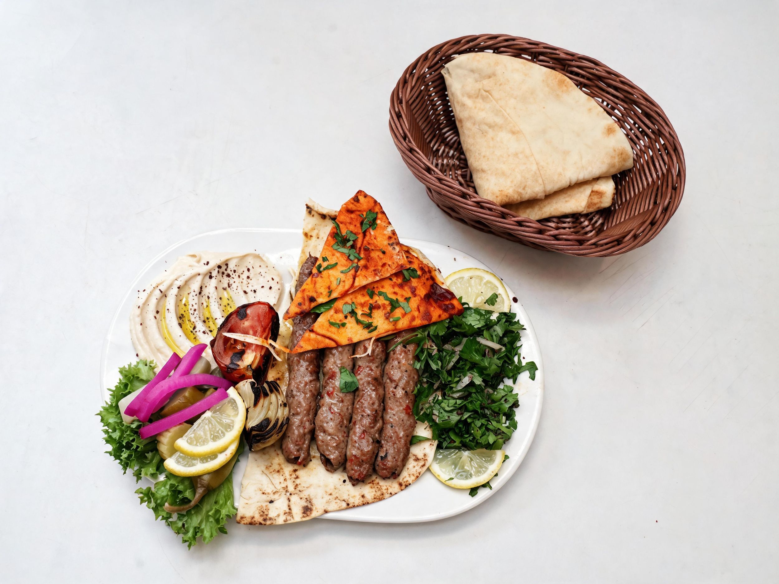 Kebab Teller mit Lammhack (Kabab Lahme)